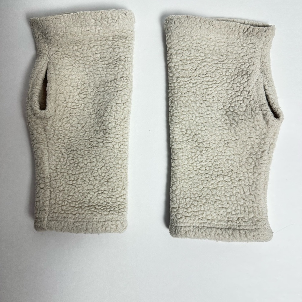 🧣🧤 Dudley Stephens Sherpa Larkspur Scarf & Glove Set – Oatmeal - Picture 9 of 16